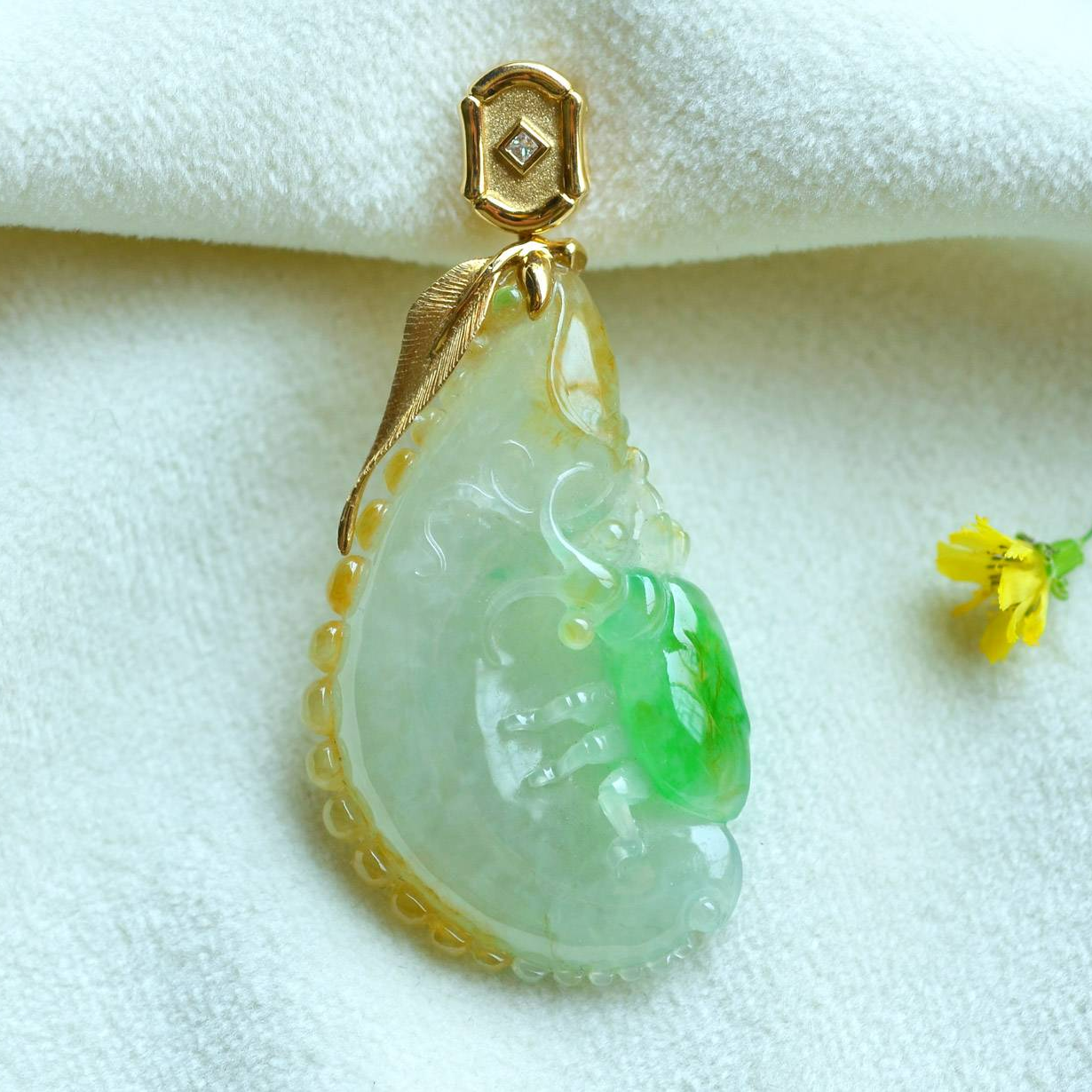 缅甸翡翠A货G18K三彩巧雕富甲天下挂件