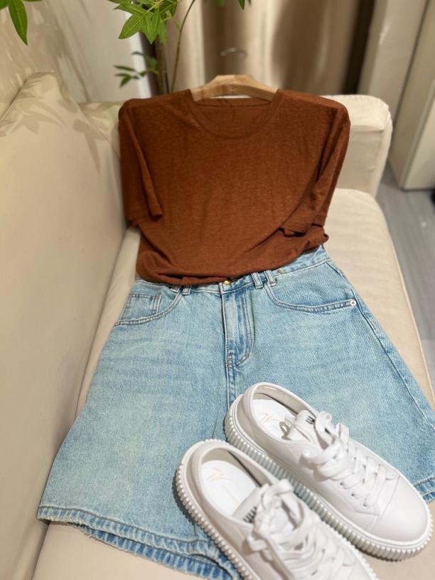 简约大气一件T恤衫