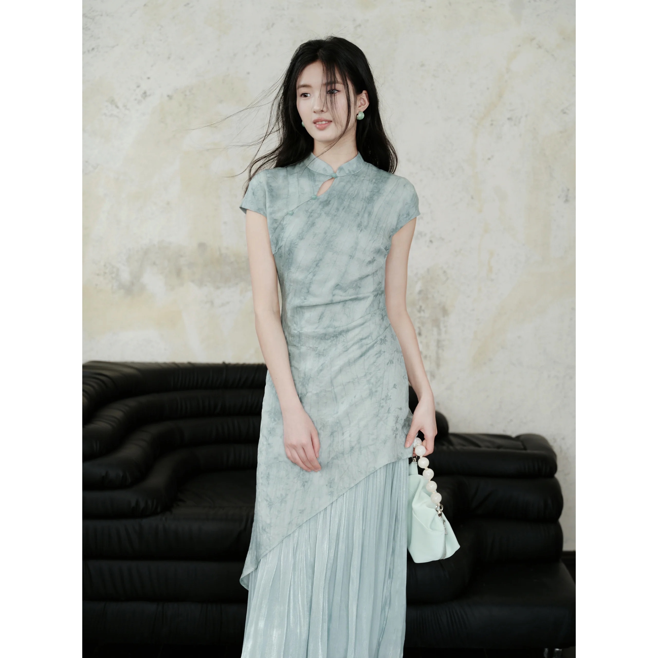 气质修身连衣裙子女富家千金小个子2024夏季新款设计感丁达尔穿搭
