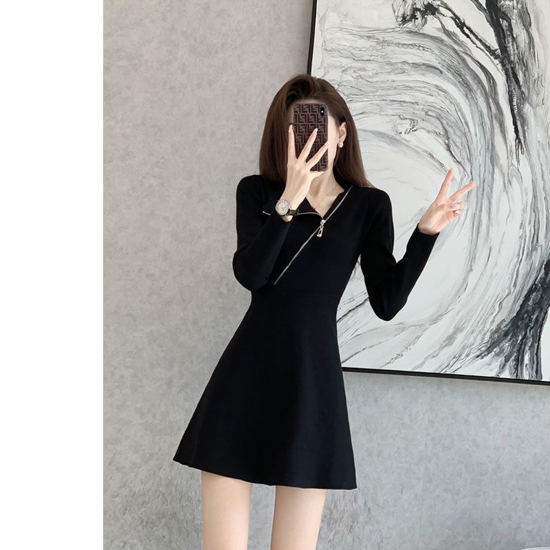 黑色打底小黑裙V领连衣裙女冬季修身韩版气质2023年冬季新款内搭