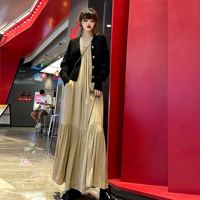 孤品断码捡漏清仓 抓皱吊带连衣裙2022年新款高级感法式打底长