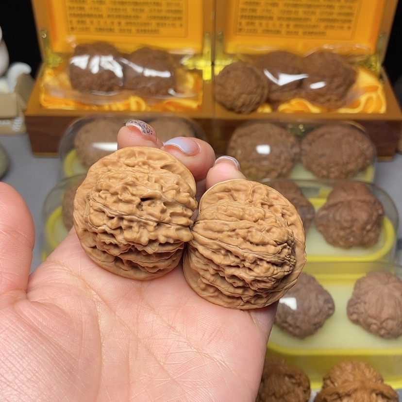 【闪购商品】文玩核桃吊坠无****头楼