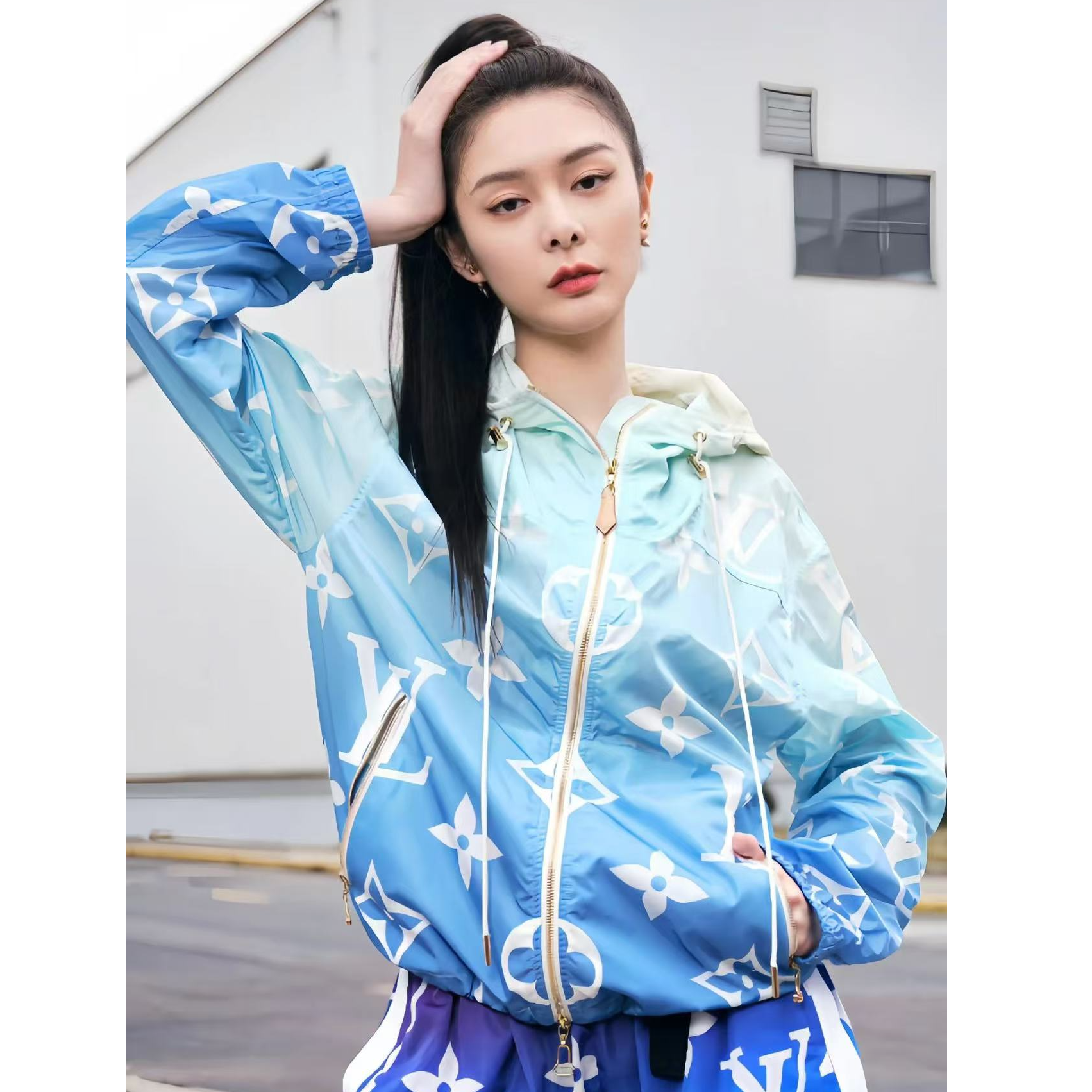 K亿颗潮奢 99新 LV 渐变满印大老花连帽休闲外套 38码 K08