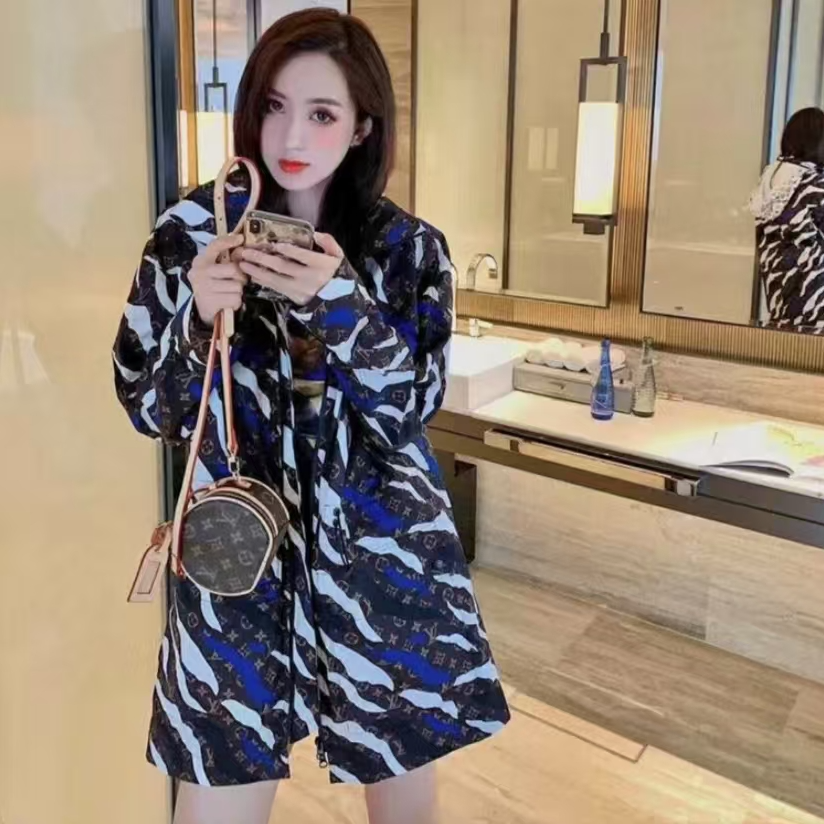 全新未使用 LouisVuitton/路易威登 波浪纹满印老花外套40码 V202