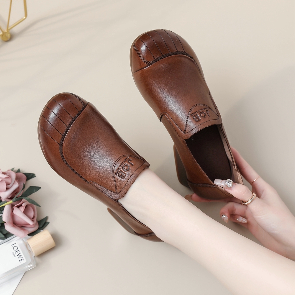 春季新款春秋舒适中老年真皮软底复古妈妈鞋防滑百搭圆头软面休闲