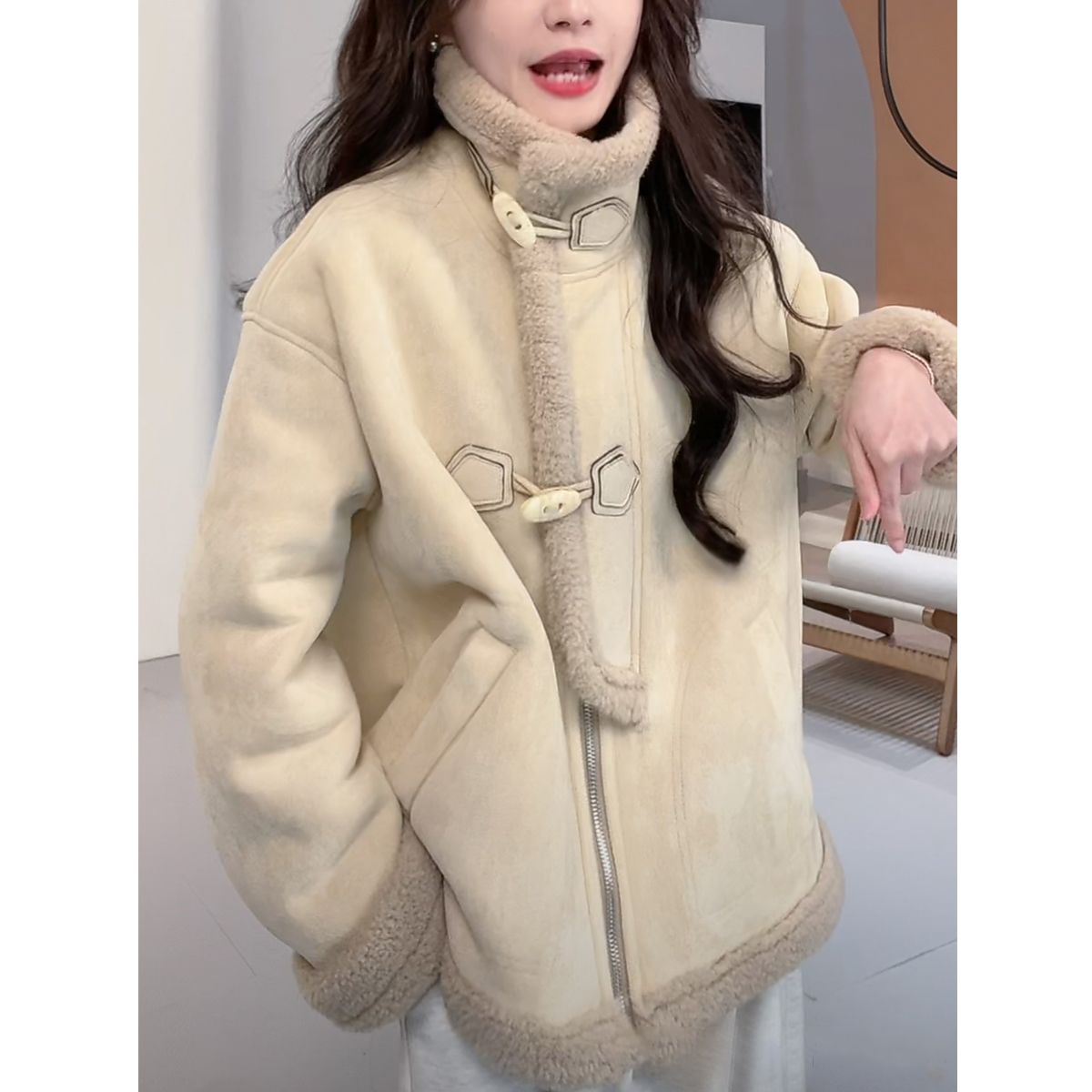 2025牛角扣羊羔毛外套女春季新款加厚休闲高级感皮毛一体棉衣棉袄