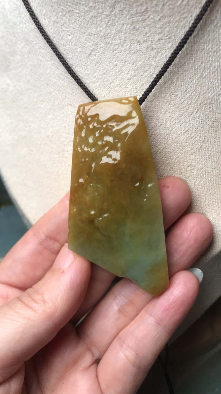 缅甸天然翡翠吊坠