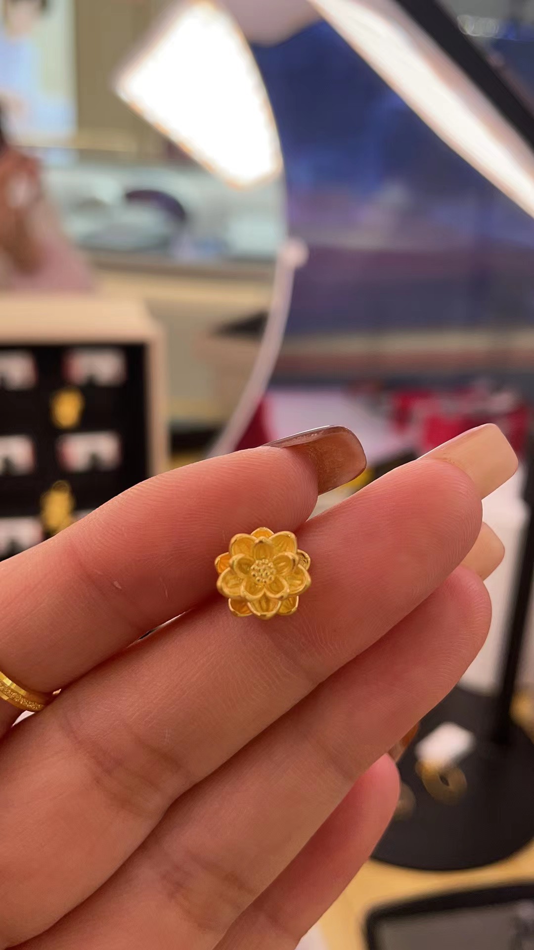 Chow Tai Seng/周大生足金999莲花转运珠挂坠