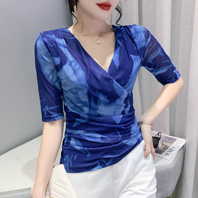 欧洲站新款水墨花交叉V领中袖网纱印花t恤女时显瘦蓝色打底衫潮