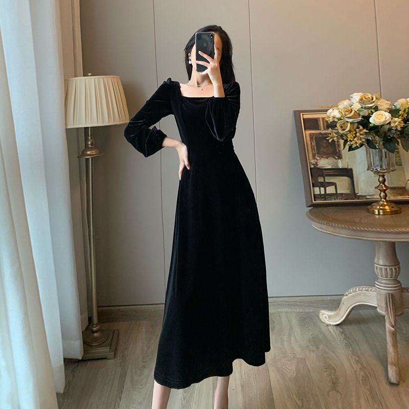 秋冬季金丝绒连衣裙中长款2023新款赫本风方口领收腰法式小黑裙女