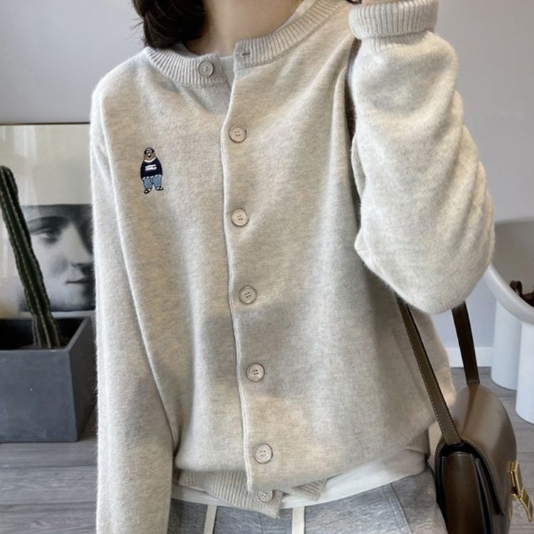 精致刺绣小熊针织开衫女春秋新款单排扣圆领
