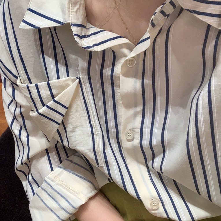 夏季时尚条纹衬衫气质百搭