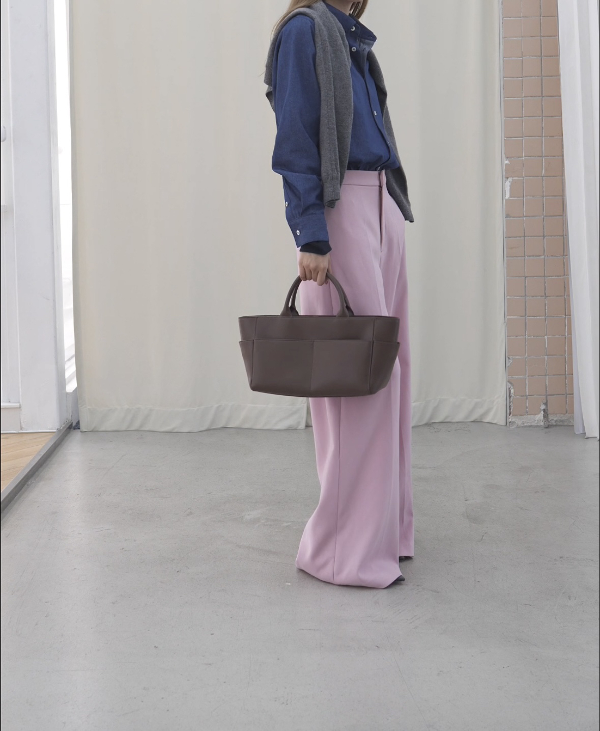 米娅 简约垂坠感高腰微阔腿裤女2024春款复古休闲长裤子