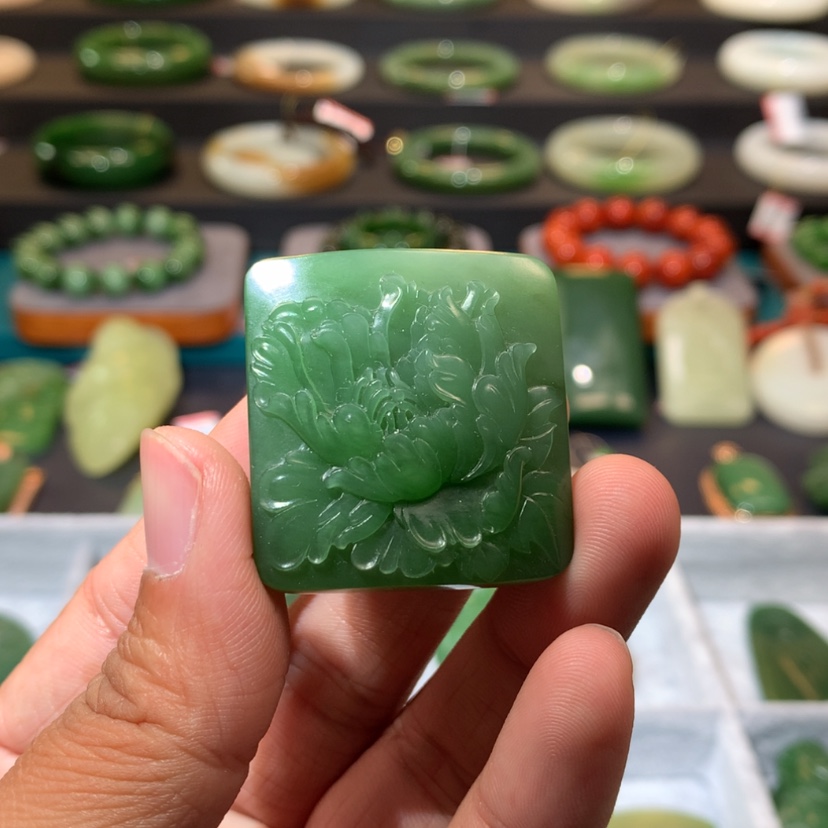 【闪购商品】和田玉收藏级老坑碧玉牡丹花未镶嵌.****.