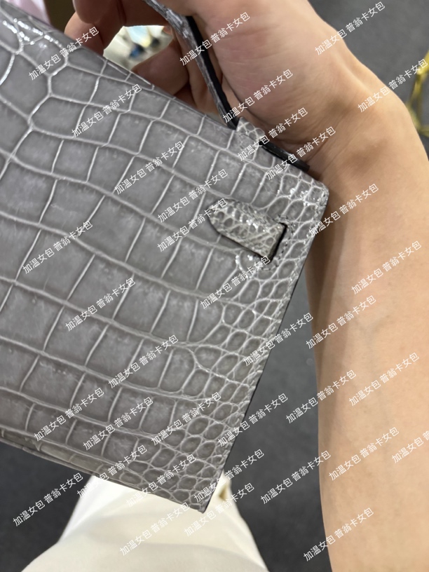 22cm女士包包鳄鱼皮女包水晶灰色尼罗鳄