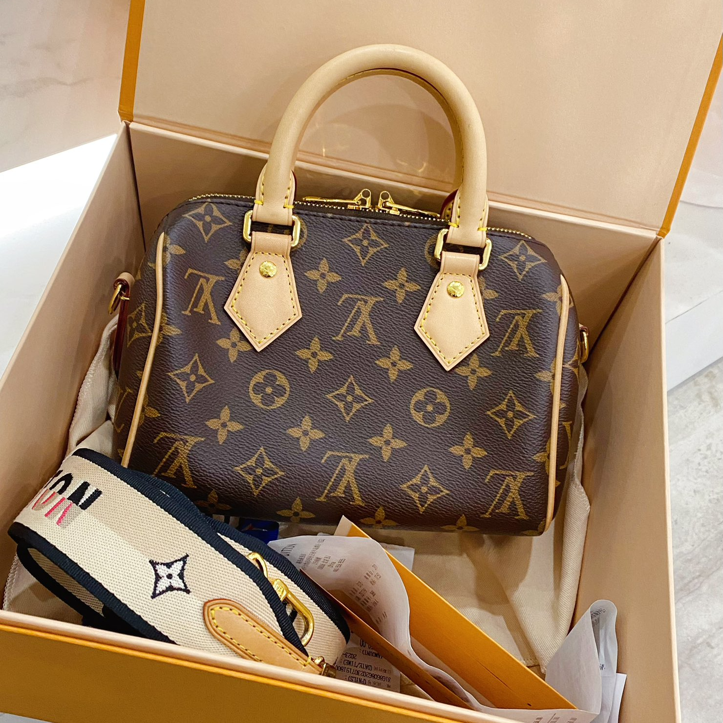 95新 时尚拍 【奢铭汇】lv speedy20老花枕头包 米色肩带