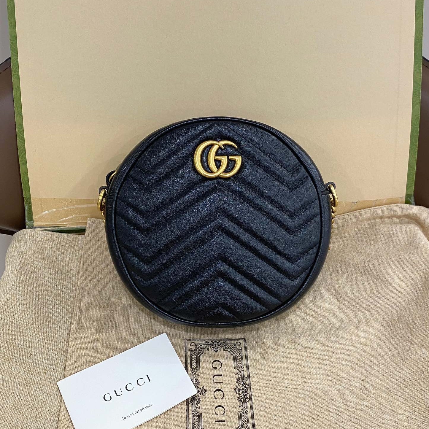 95新 GUCCI/古驰 经典马蒙系列圆饼黑金牛皮女士斜挎包