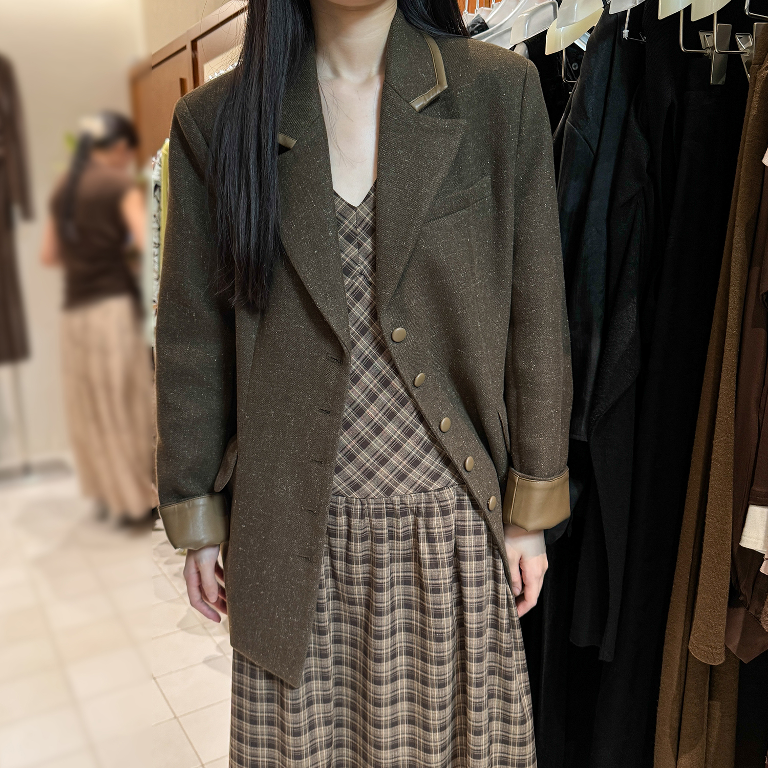 F清仓-秋冬港风西装领排扣宽松拼接PU皮休闲西服毛呢外套女