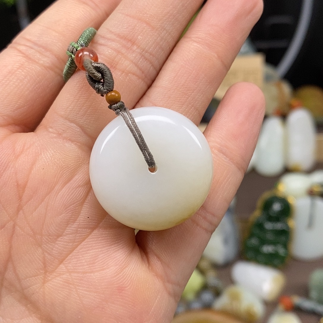 和田玉颈饰未镶嵌篮****森