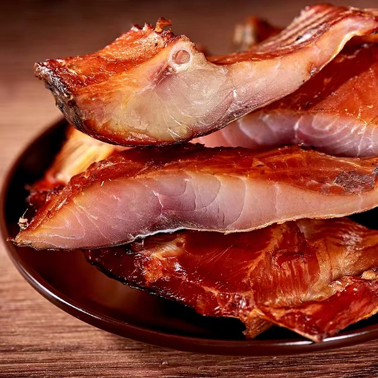 糠熏腊草鱼块传统工艺【切小块水泡温水5小时】