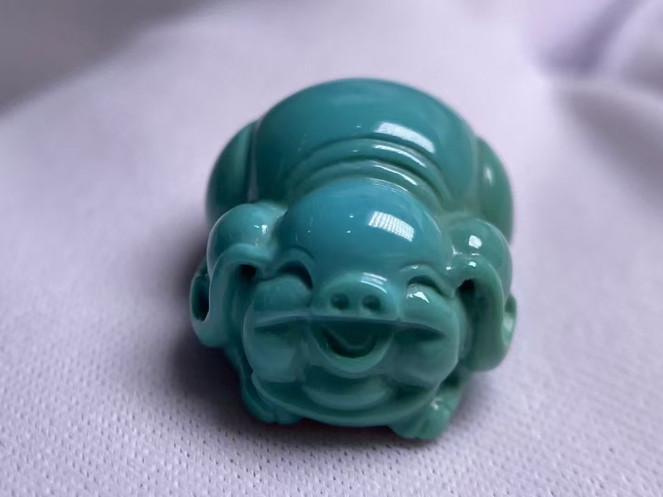 泰鑫绿松石天然原矿玉石 高瓷高密精工雕刻福珠吊坠