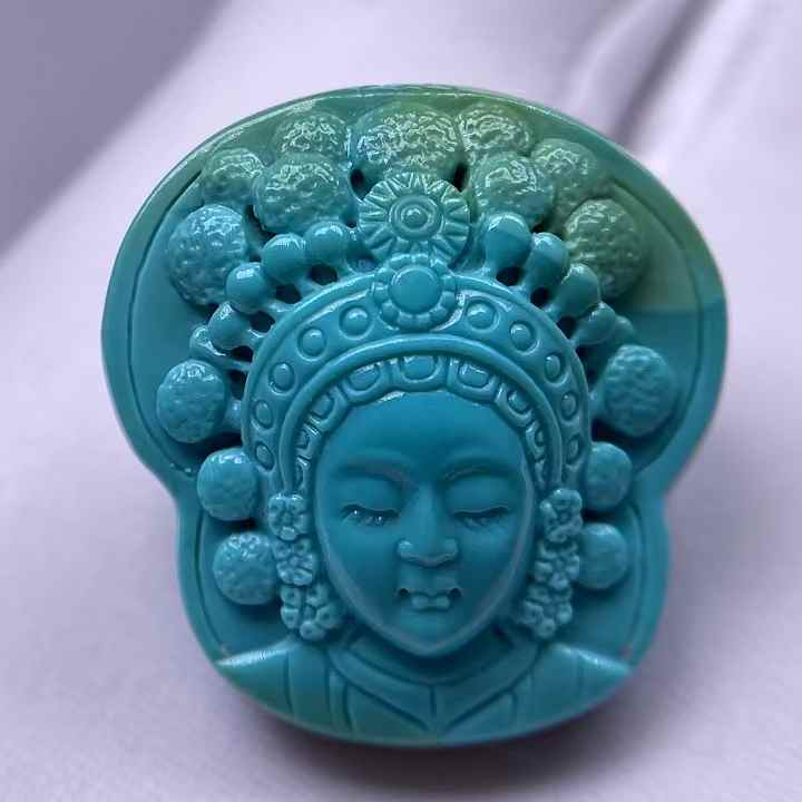 泰鑫绿松石天然原矿玉石精工特色巧雕高瓷花旦绿松石吊坠手工