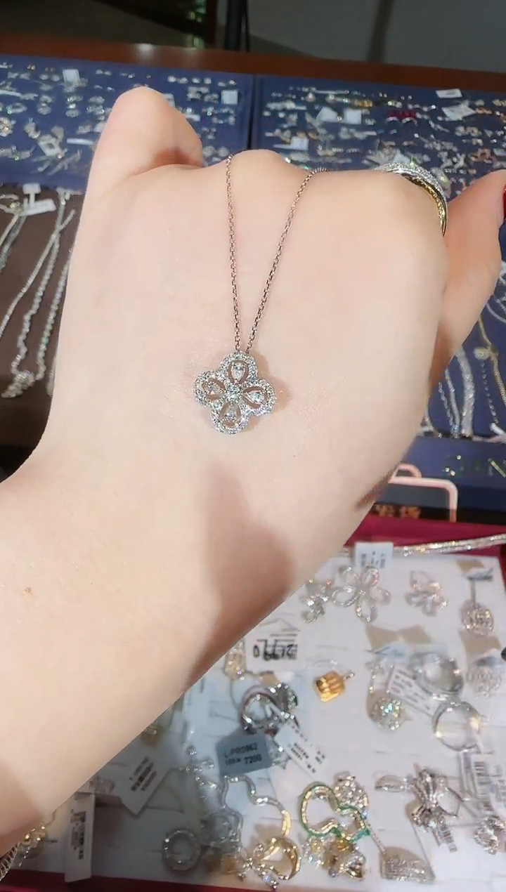 【闪购商品】钻石项链18K金镶嵌四叶草