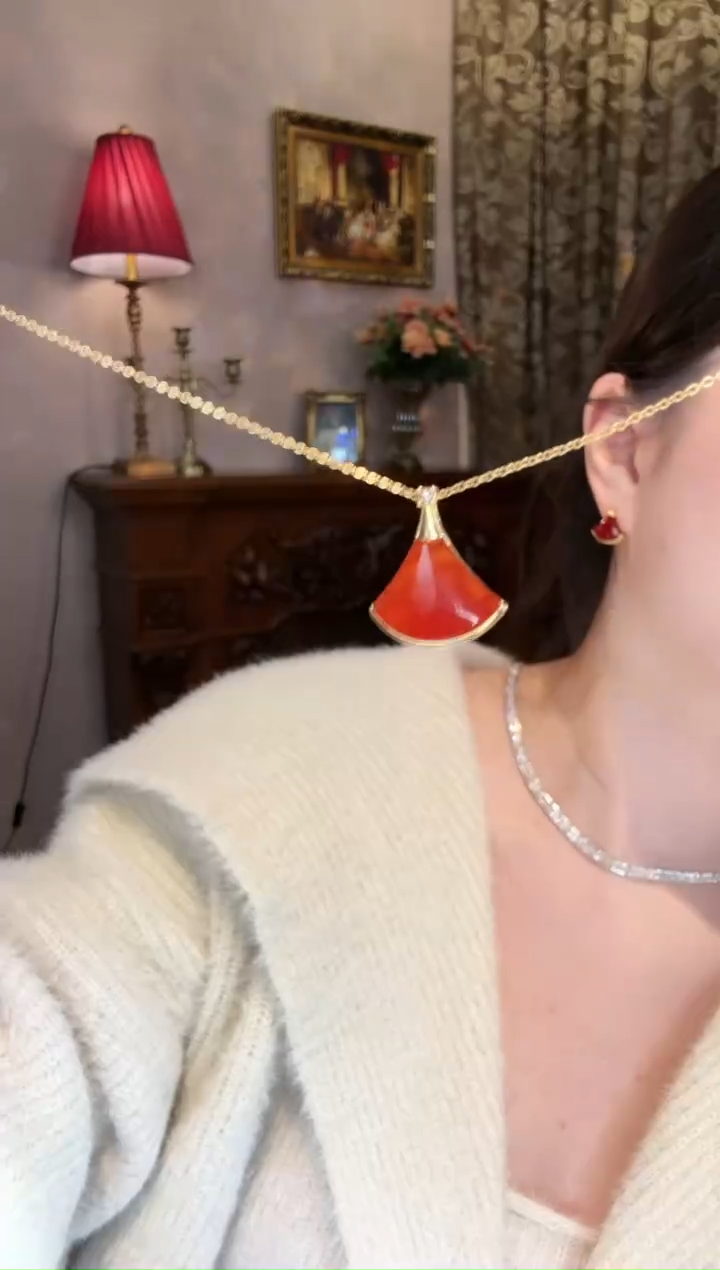 【闪购商品】钻石项链18K金镶嵌红色裙子