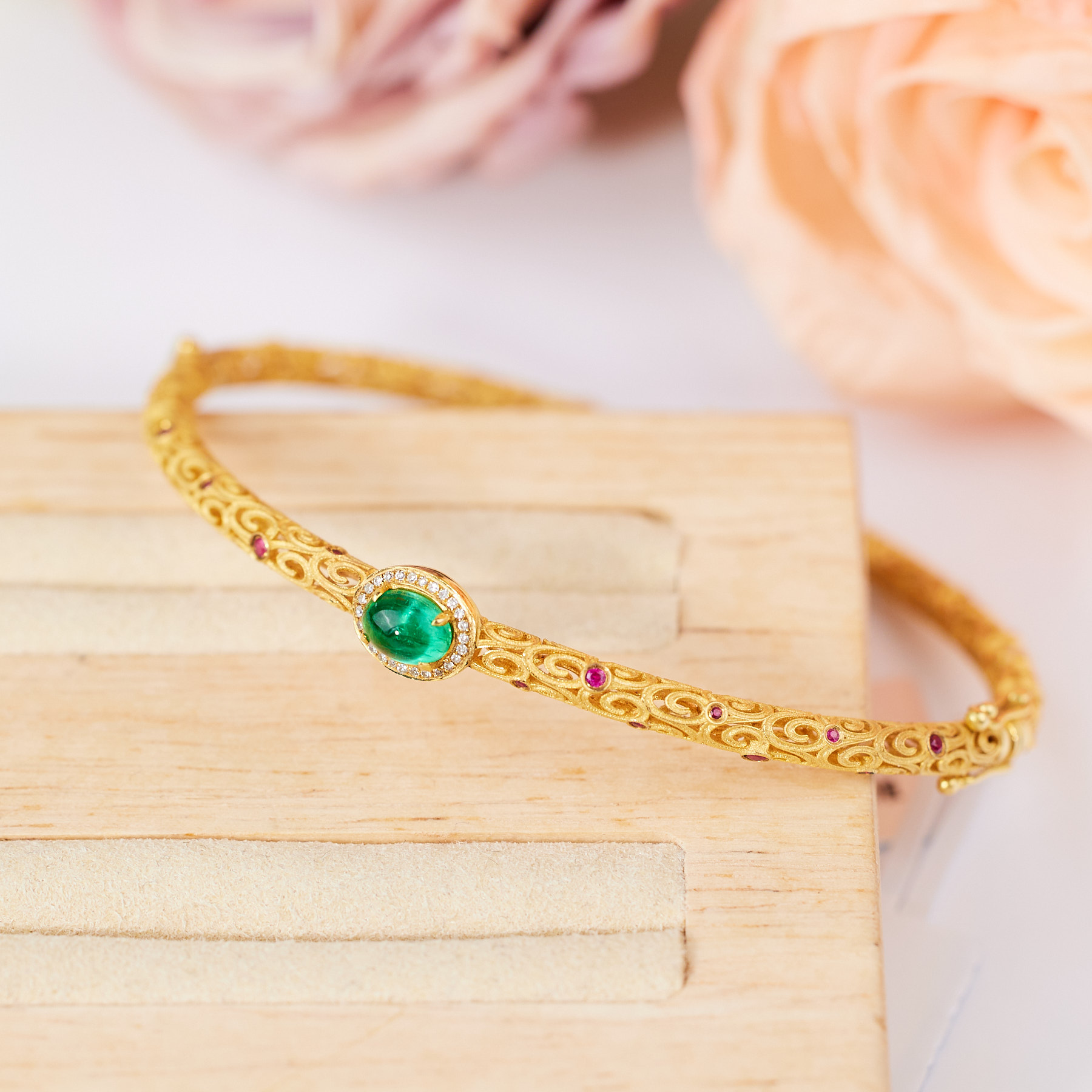 玉峰珠宝丨毅倪*祖母绿手镯*18K金镶嵌Q5888