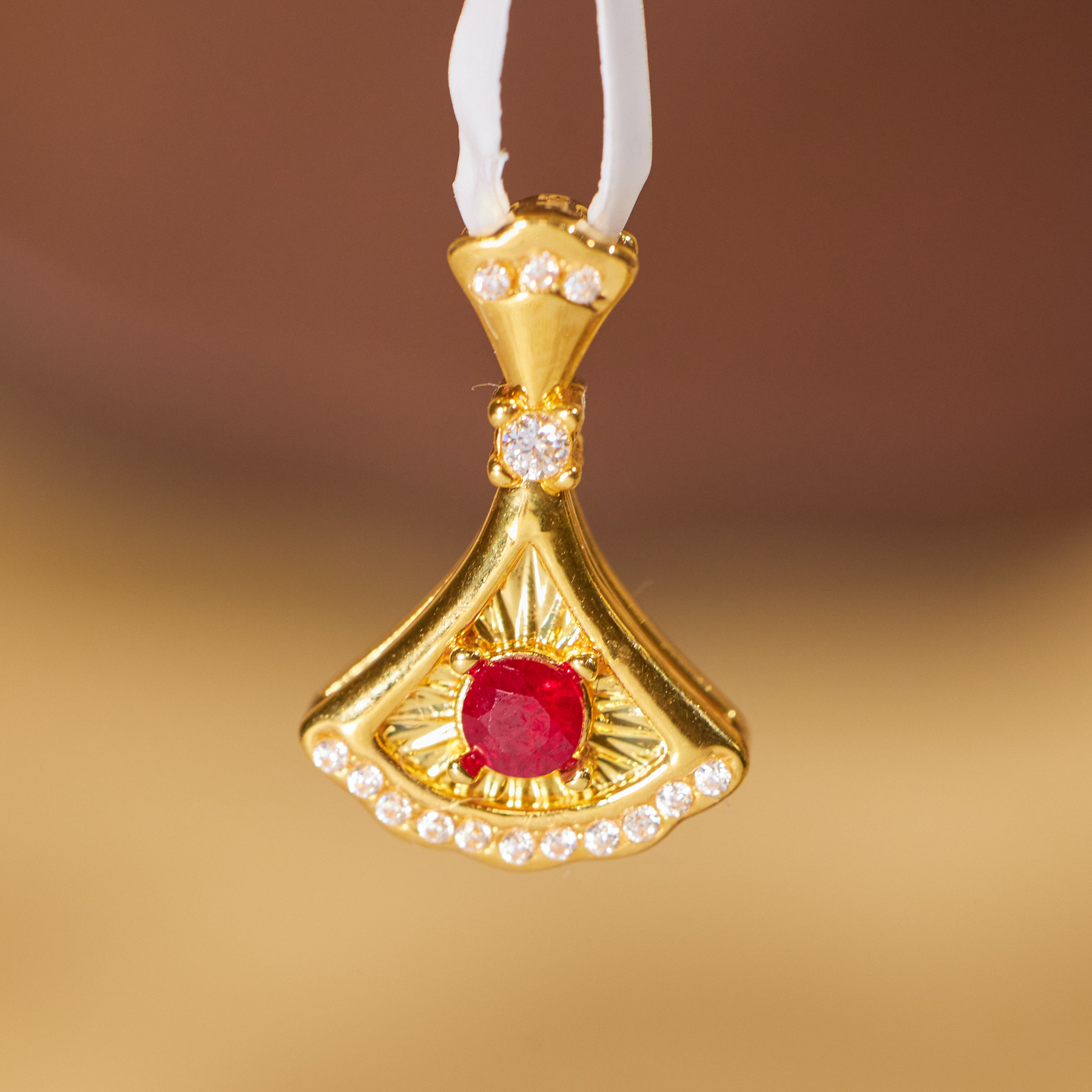 【玉峰珠宝丨安娜严选】红宝石吊坠18K金裙子【U5219】多样性发一