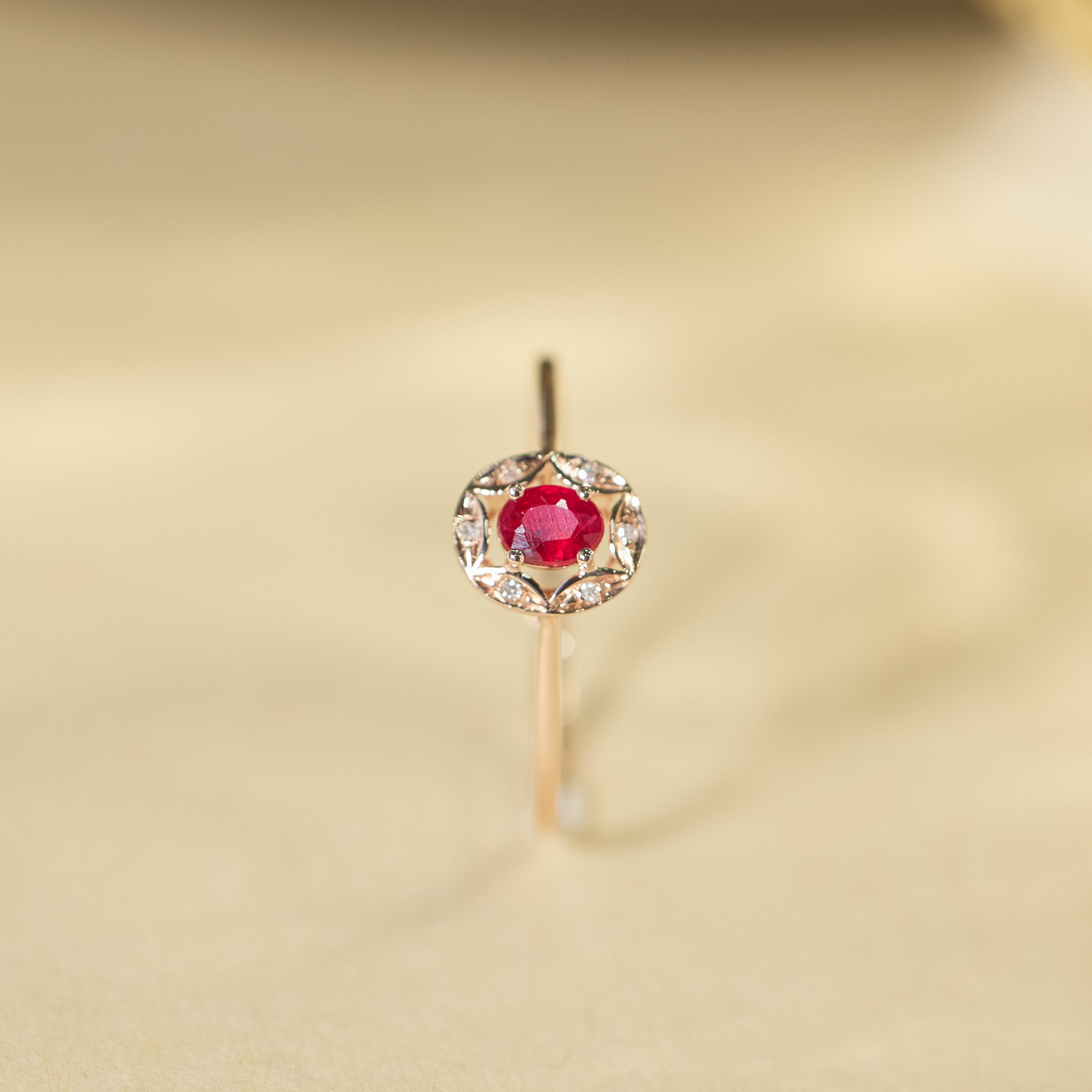 玉峰珠宝丨安娜【岚烟】红宝石戒指*18K镶嵌*U9028多样性发其一