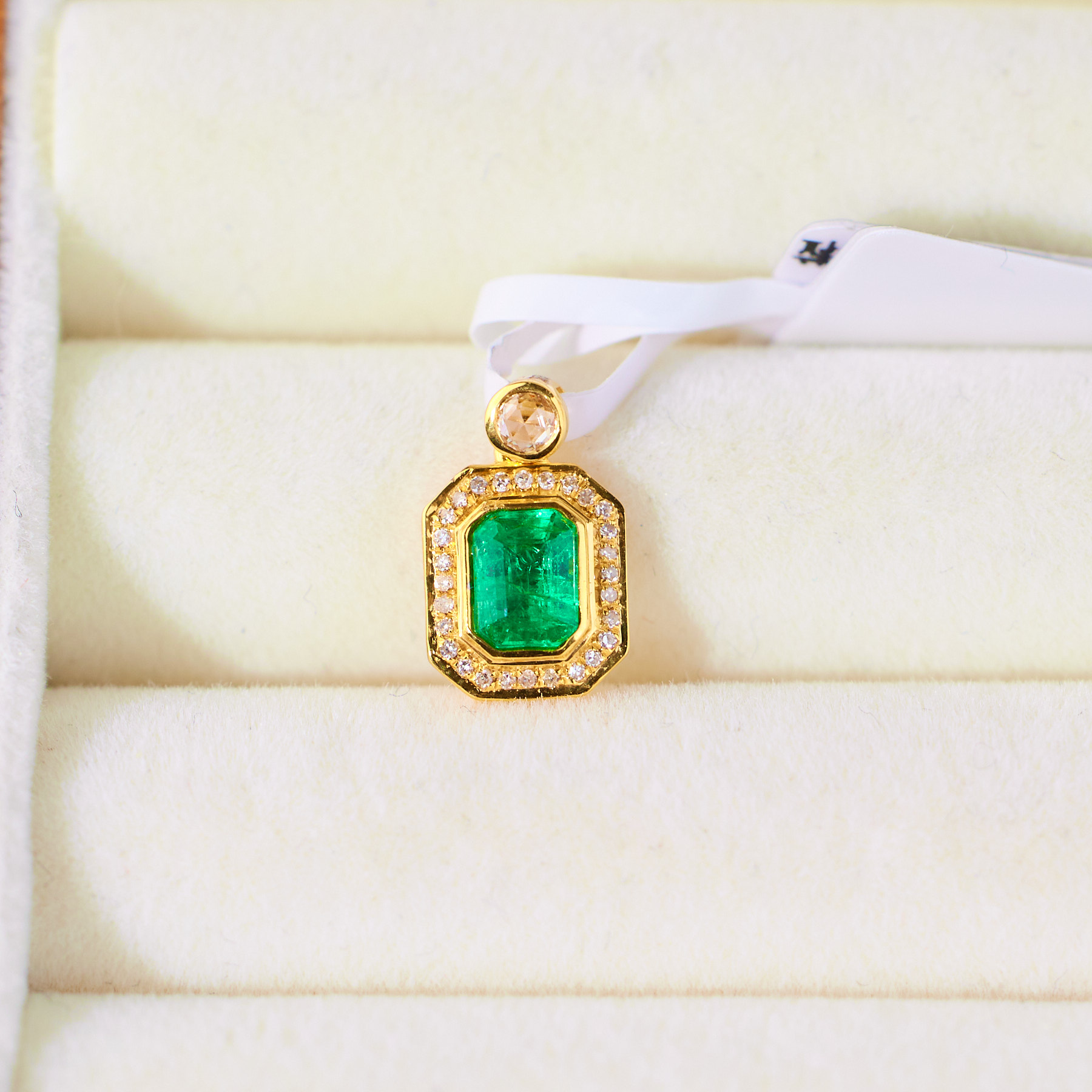 玉峰珠宝丨春笺*祖母绿吊坠*18K金镶嵌U6651