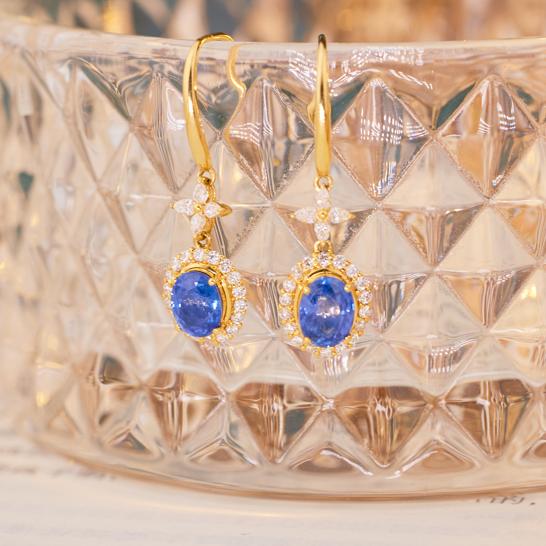 玉峰珠宝丨安娜【洛木】蓝宝石耳饰*18K镶嵌*U5762多样性发其一