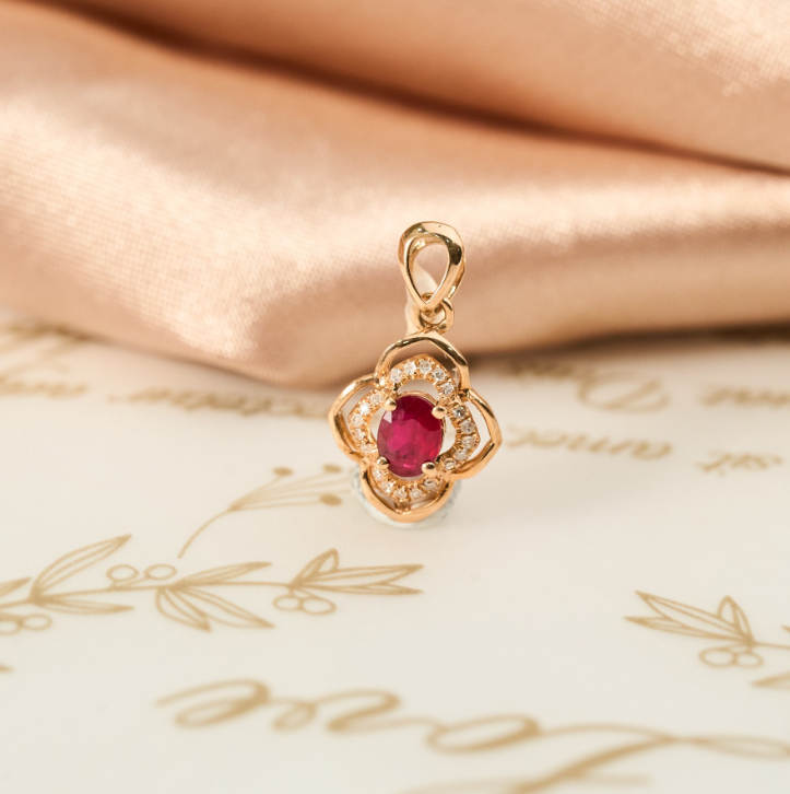 玉峰珠宝丨安娜【风月】红宝石吊坠*18K镶嵌*Q0965多样性发其一