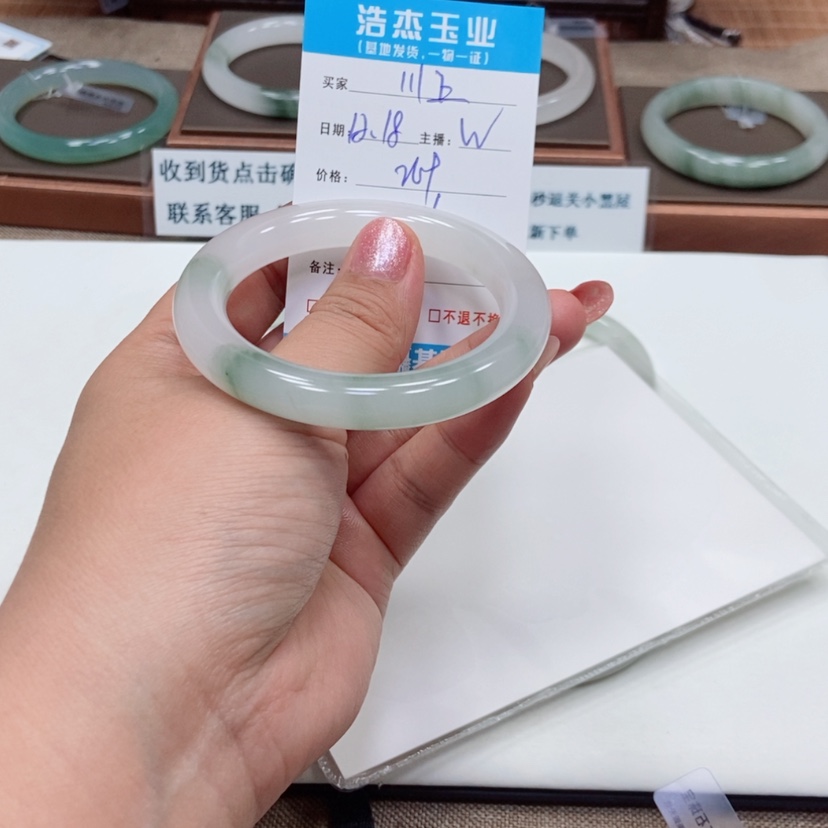 【闪购商品】石英质玉手镯未镶嵌川**?