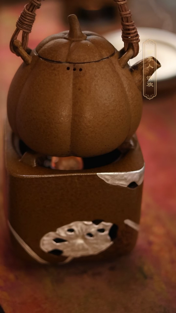 【闪购商品】灰念描银荷塘酒精炉+酱釉南瓜壶