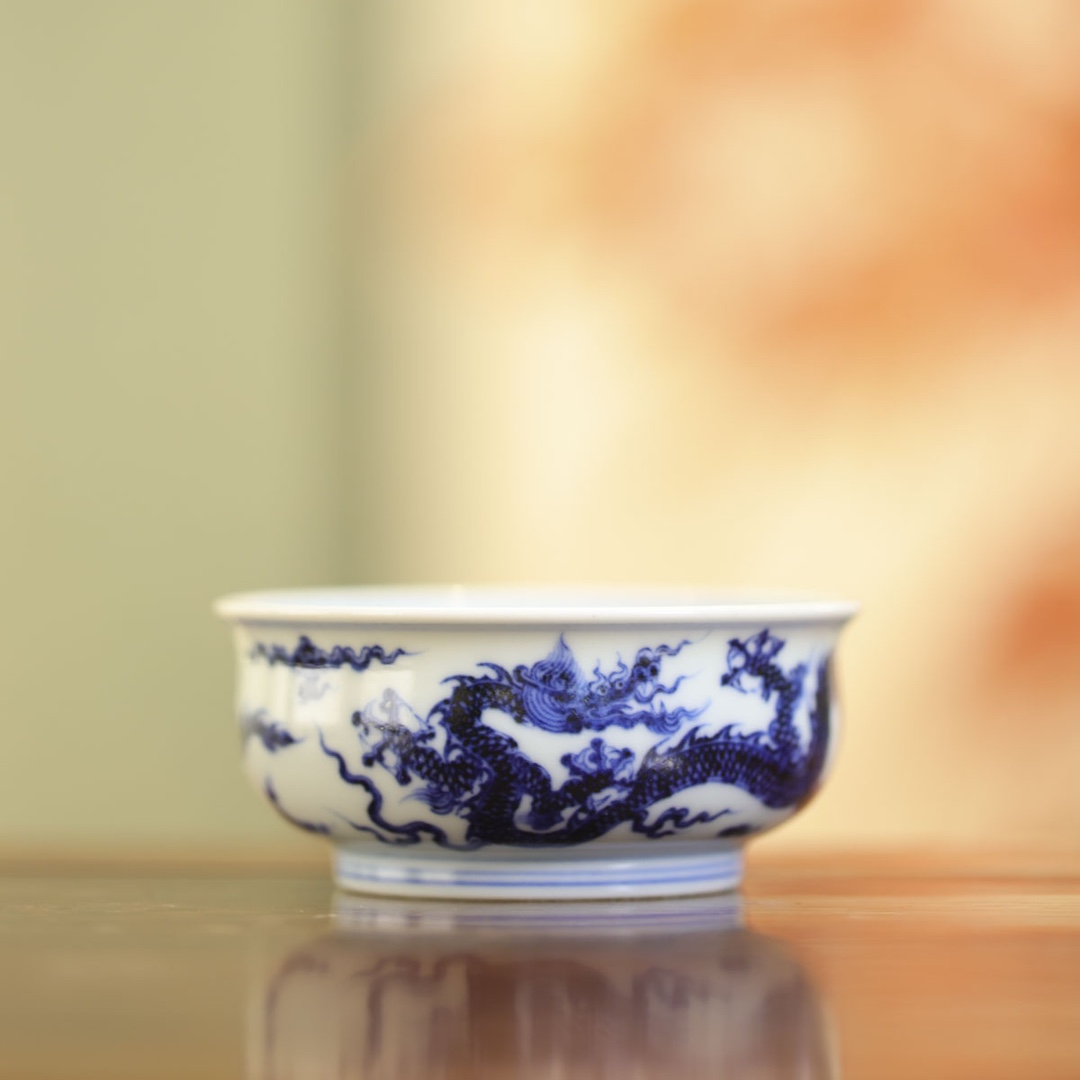 春风祥玉-青花双龙炉式杯-手工陶瓷有差异