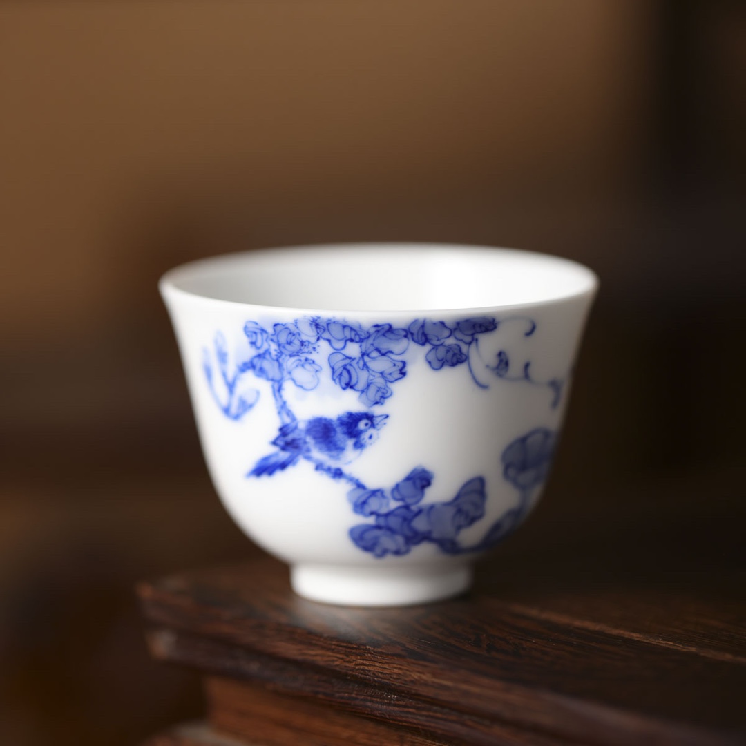 九段烧-妙手青花-花鸟饮杯-陶瓷手绘有差异