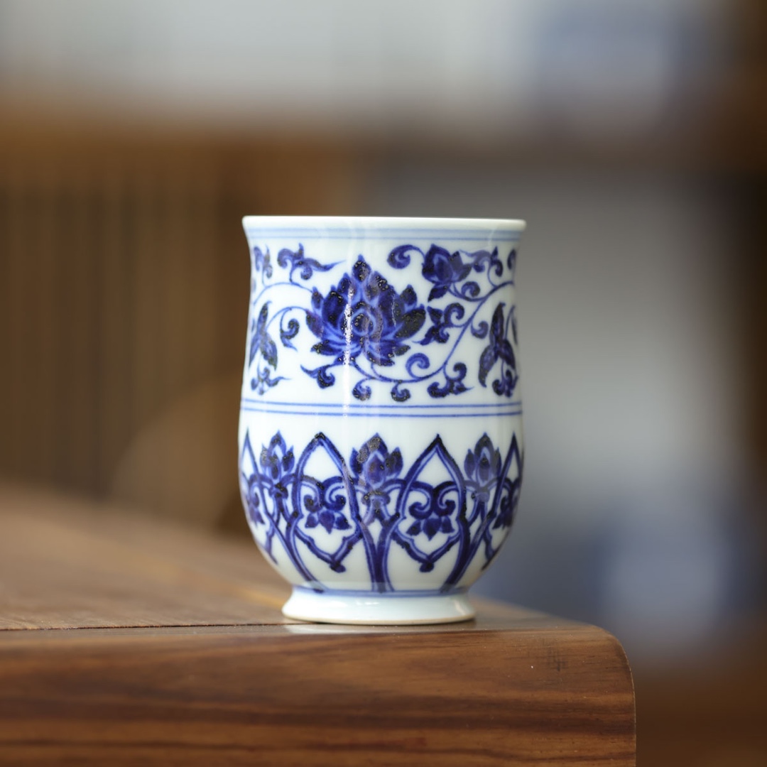小桥-仿明青花宝相缠枝莲闻香杯-陶瓷手绘有差异