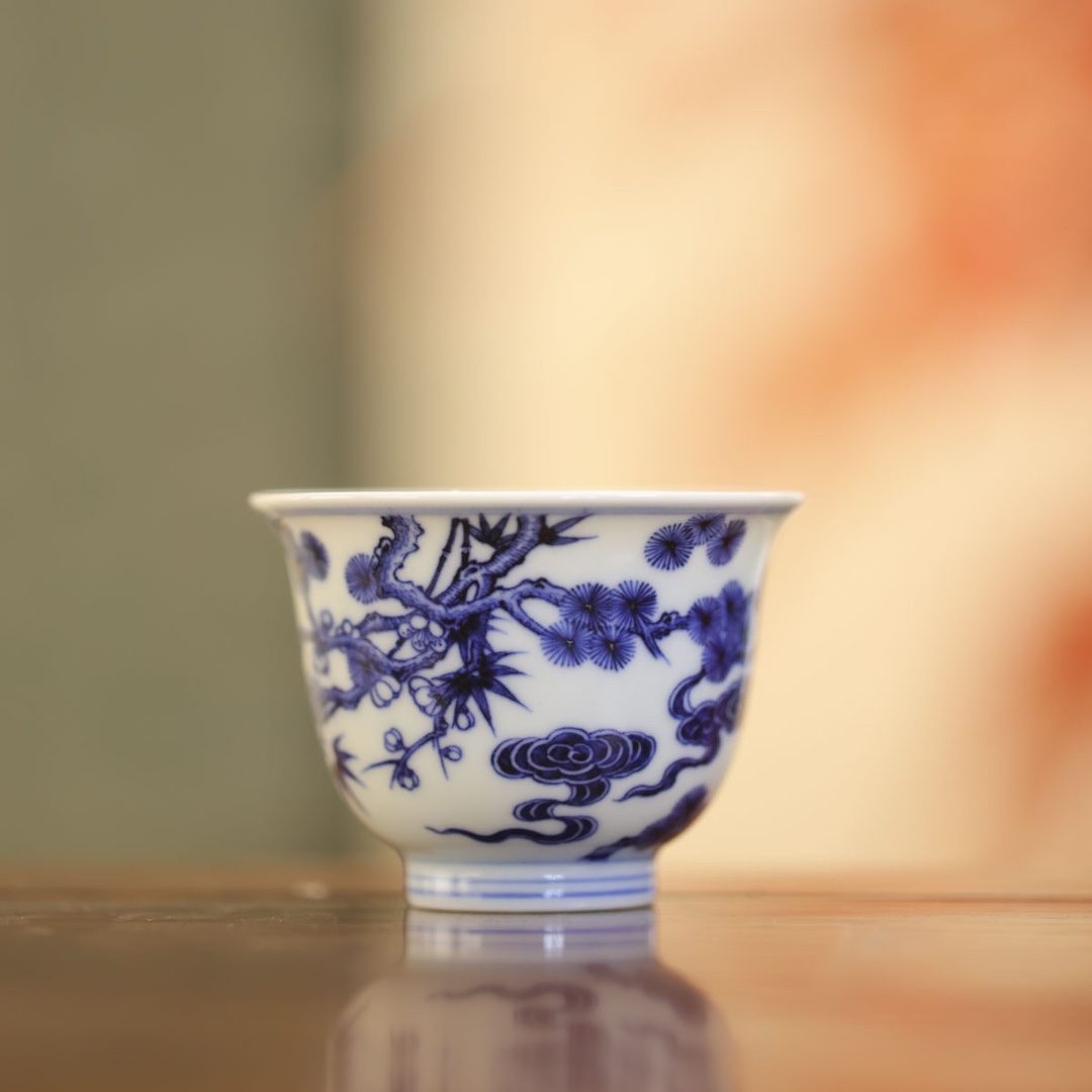 春风祥玉-青花松竹梅花口杯-手工陶瓷有差异