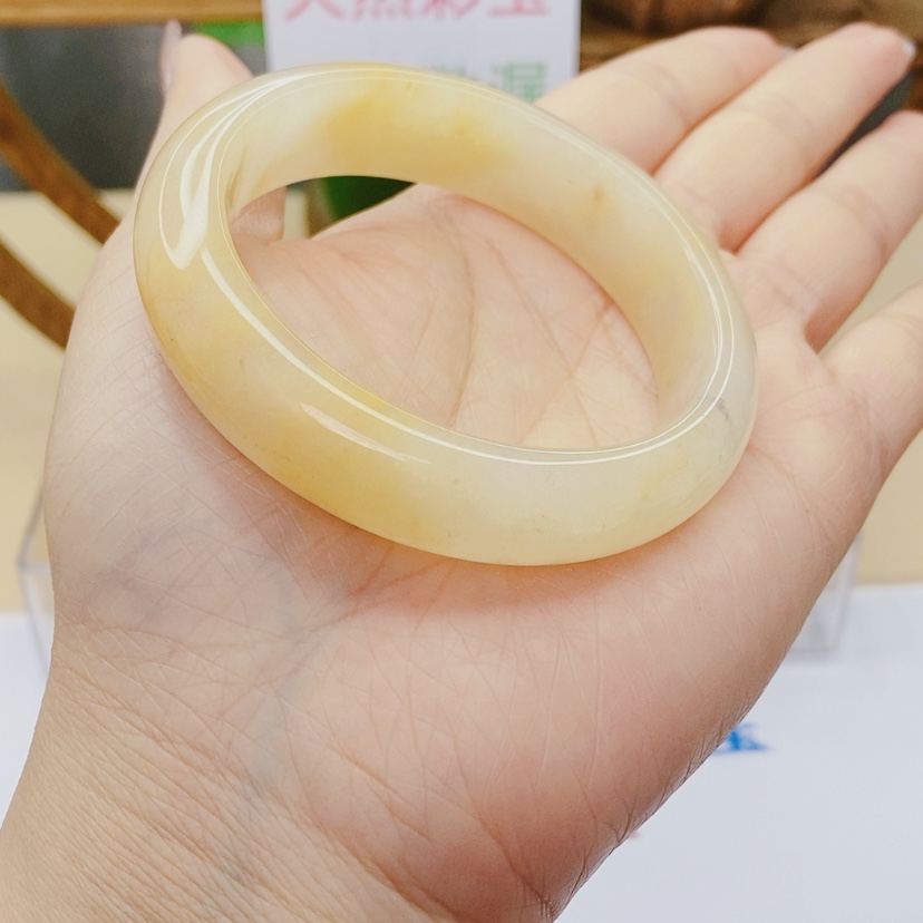 【闪购商品】石英质玉手镯未镶嵌56