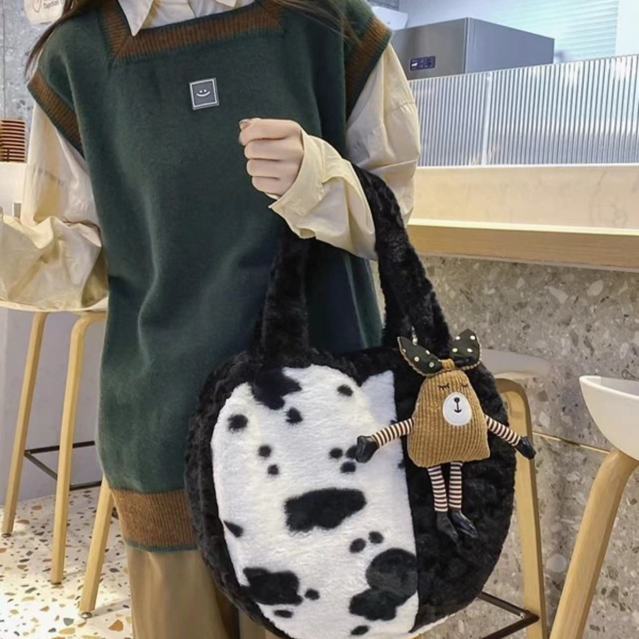 时尚百搭单肩秋冬毛毛包肩包卡通学生网红肩包软妹insins毛绒包包