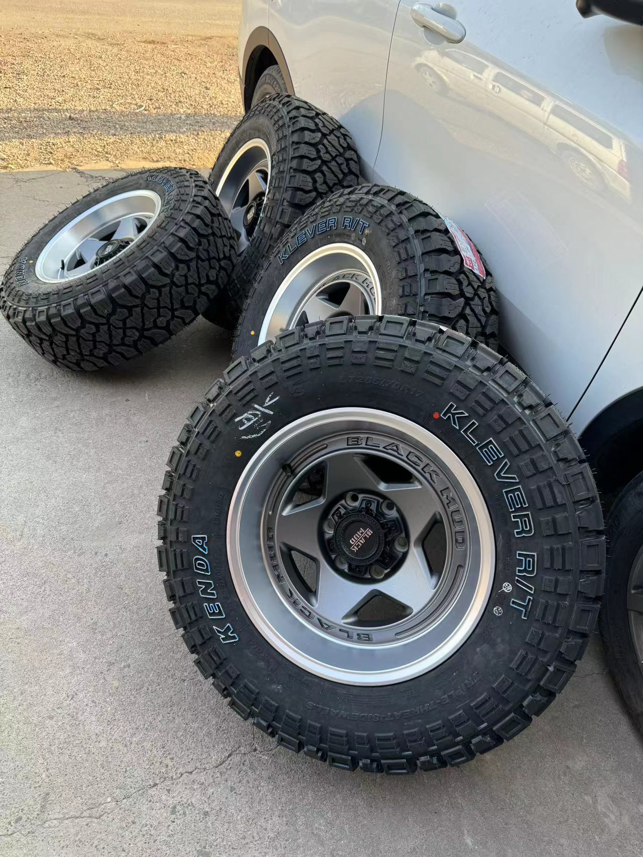 17寸黑泥内防脱轮毂，17寸m550，17寸m510c，17寸m560，