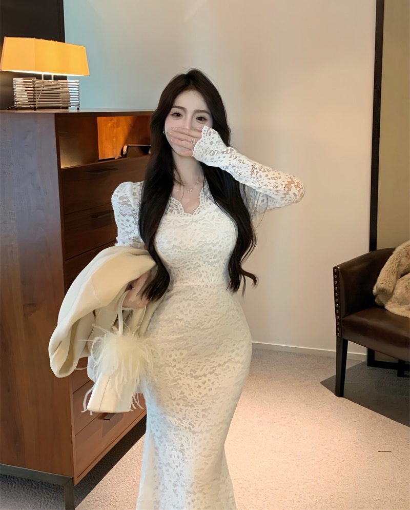 25年新款法式蕾丝连衣裙春秋冬季气质V领修身显瘦打底长裙