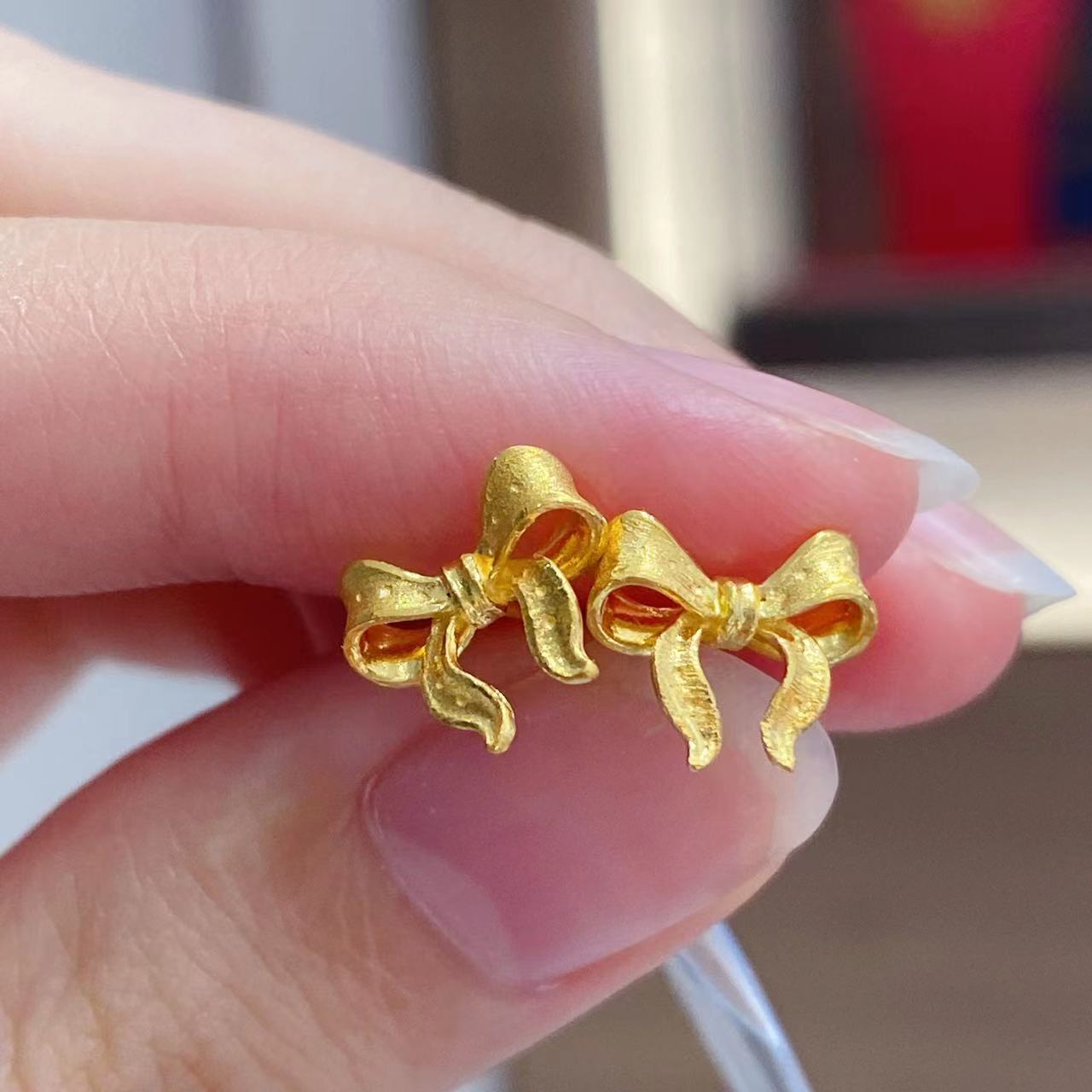 宝裕华黄金足金999 5G在逃公主蝴蝶结耳钉弯针