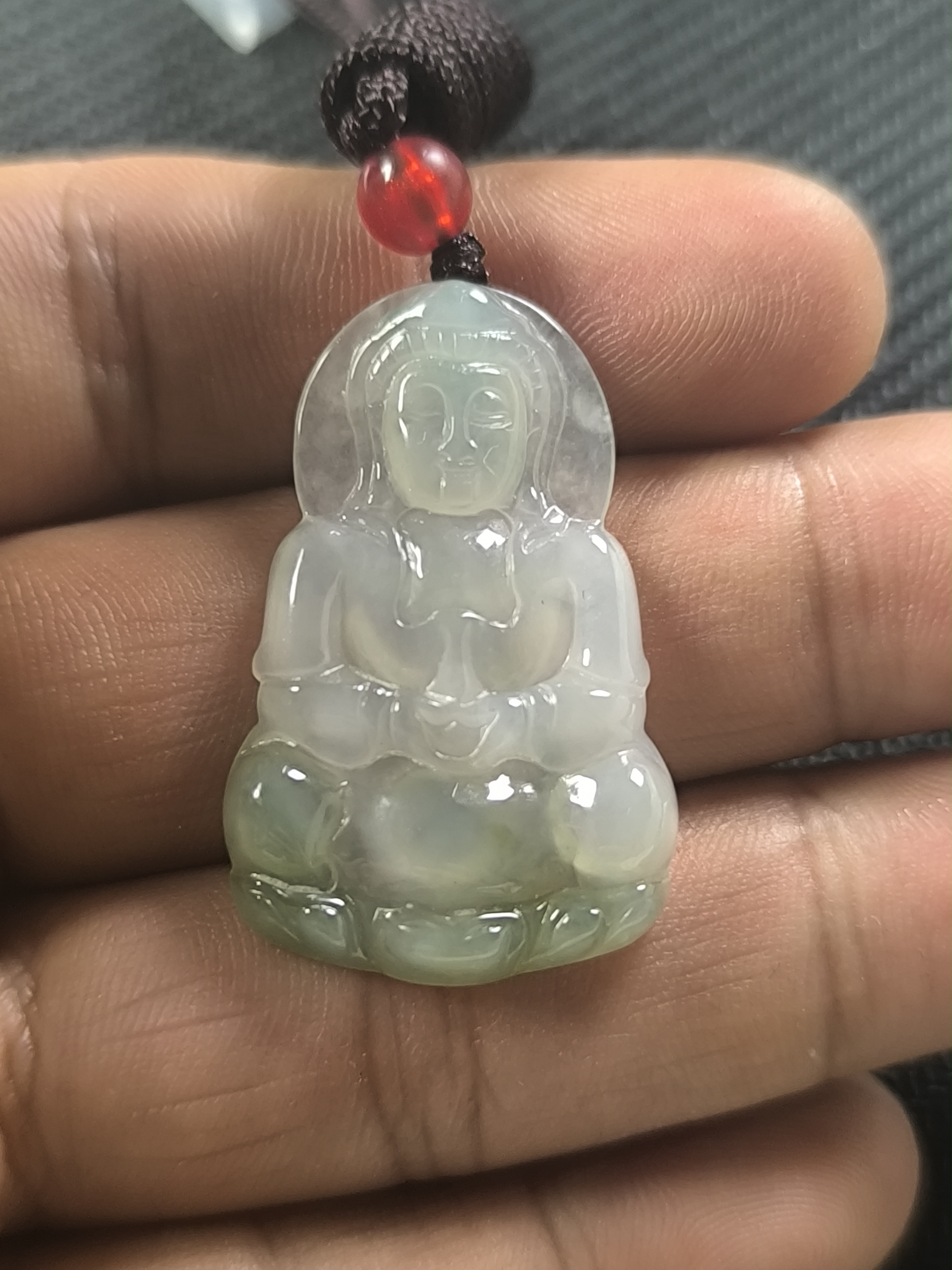 天然缅甸a货翡翠，飘花观音，种水不错，尺寸:36/23.2/3.8