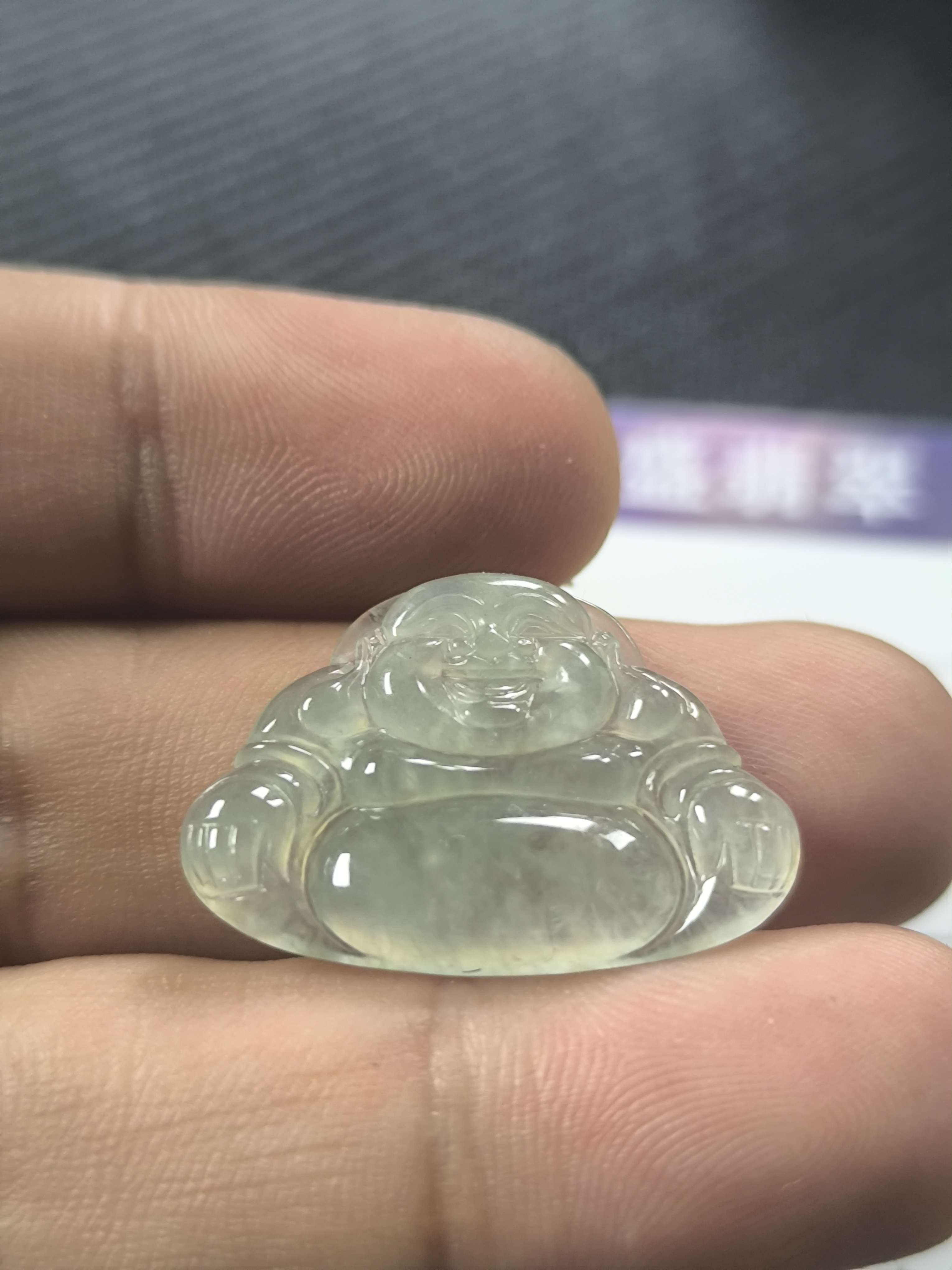 天然缅甸a货翡翠，冰种佛公，透字无压力，尺寸:28.3/19.9/3.4