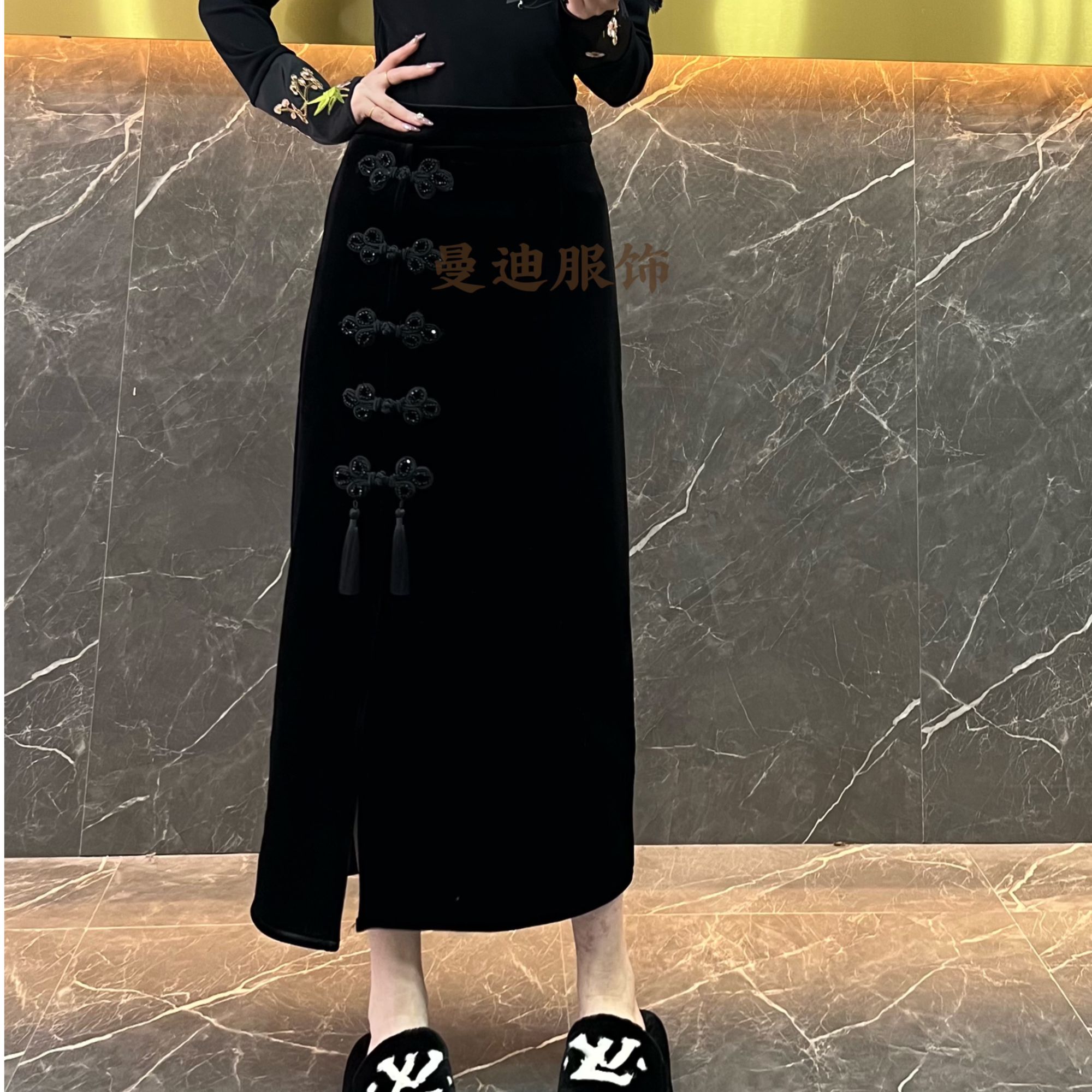 1588.新国潮钉珠盘扣丝绒半身裙