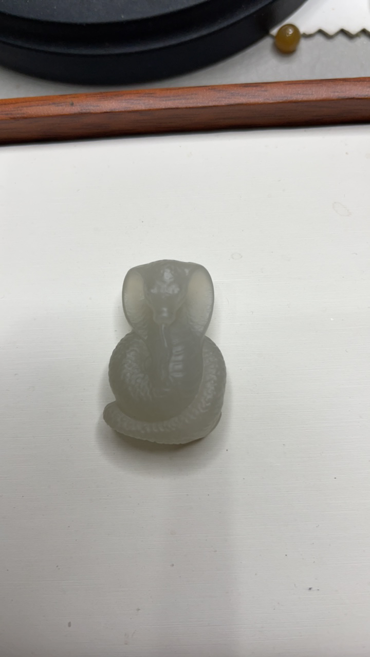 青海料白冰清立体小白蛇吊坠