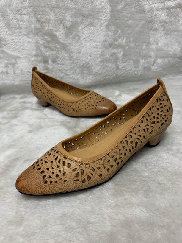 羊皮尖头低跟镂空透气夏季清凉单鞋复古风罗马宫廷风女鞋妈妈鞋